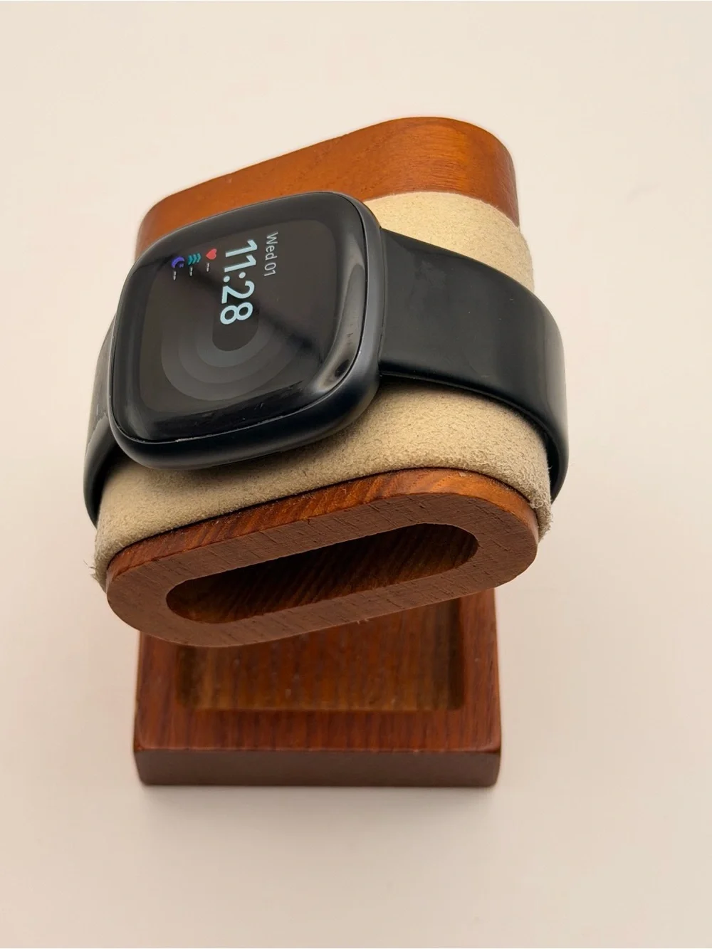 Fitbit Versa 4, Tested, Very Good, Charger Included, Black, Smartwatch